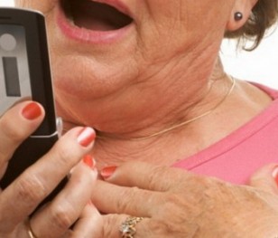 Wyciągnęła ze śmietnika 49 tysięcy, wszystkie oszczędności 65-latki. Rozpoznajesz ją?