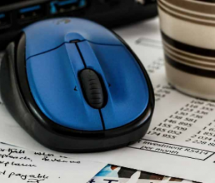 TVP oskarża Fundację „Otwarty Dialog” o handel bronią. MSWiA nie dopatrzyło się uchybień