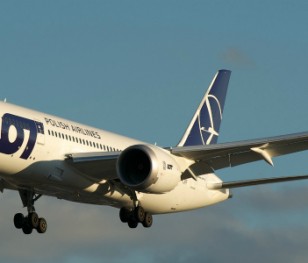 Dreamliner w barwach PLL LOT wylądował już w Singapurze