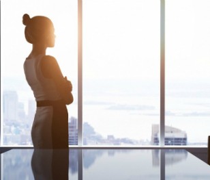 Жінки важче працюють і краще управляють ризиками, але не прориваються в бізнесі