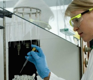 Powstał 20-minutowy test krwi na koronawirusa