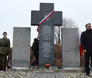 Війна за пам’ятники отруює польсько-українські відносини