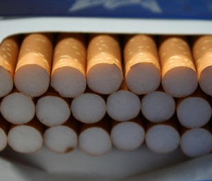 У Кракові хочуть покласти край курінню на зупинках