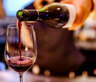 Фахівці позитивно оцінюють заборону нічного продажу алкоголю у Варшаві