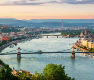 У Польщі вважають Будапешт не найкращим місцем для зустрічі Зеленського й Путіна