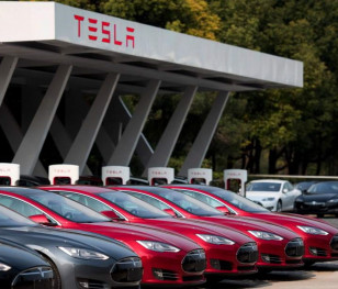 Tesla traci status lidera