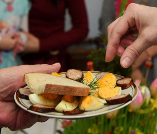 Caritas i Polski Holding Hotelowy zaproszą uchodźców na śniadania wielkanocne