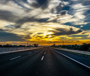 Droga za miliardy kończy się w szczerym polu