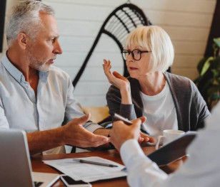 Połowa seniorów obawia się korzystania z bankowości mobilnej