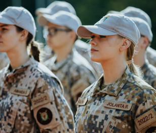 Kraj NATO powoła kobiety do wojska