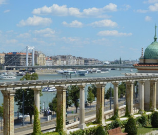 Повінь у європейських столицях позбавляє туристів атракцій