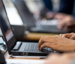 Więcej faktów, mniej botów, lepsza kontrola nad danymi. Taki jest internet, którego chcą Polacy