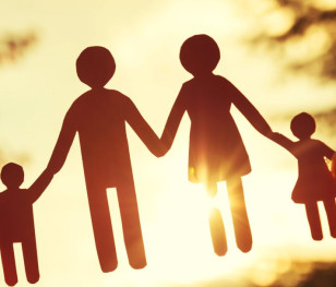 Polacy chcą zakładać rodziny. Wybierają jednak inny model