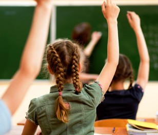 Повнолітніх учнів у Польщі залучатимуть до процесу обрання директорів шкіл