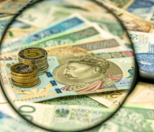 Rośnie liczba Polaków z milionowymi długami