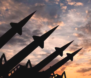 Czy Polska powinna mieć broń jądrową?