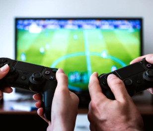 Polacy relaksują się przy grach