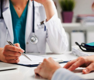 Polacy krytycznie o zmianach w szpitalach i przychodniach