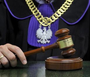 Колишній міністр оборони Польщі постане перед судом