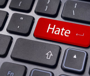 У Польщі створять спеціалізовані прокуратури для боротьби з хейтом і фейками