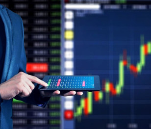 Królowie zasiłków w Polsce to... Polacy. Od Ukraińców mogliby się uczyć pracowitości