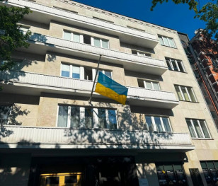Посольство України засудило напад на монастир